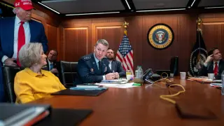 Trump, Susie Wiles, General Dan Caine, JD Vance and Marco Rubio.