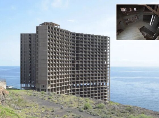 An image collage containing 2 images, Image 1 shows NINTCHDBPICT000835328911, Image 2 shows NINTCHDBPICT000835328909