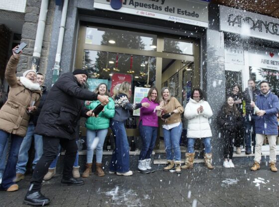 An image collage containing 1 images, Image 1 shows Spanish Christmas Lottery draw