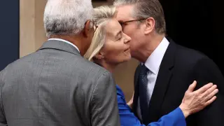 António Costa, Ursula von der Leyen and Keir Starmen, during the summit this Monday in London