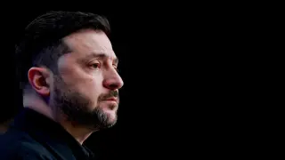 Zelensky between a rock and a hard place: he meets with Trump to validate his peace plan after Putin's harsh attack on kyiv