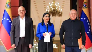 From left to right: the president of Parliament, Jorge Rodríguez; the president in charge of Venezuela, Delcy Rodríguez; and the Minister of the Interior, Diosdado Cabello.